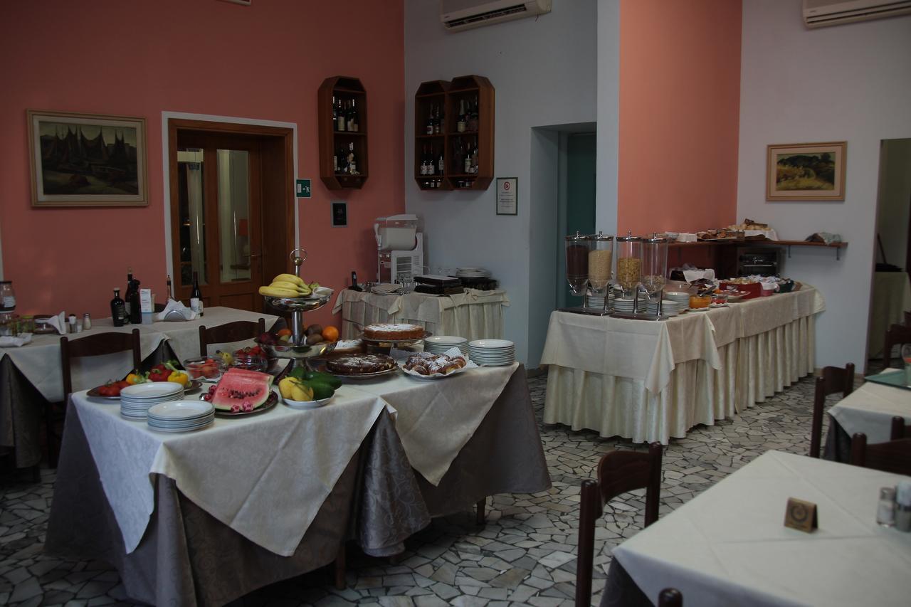 Hotel Villa Ombrosa Portoferraio Quarto foto