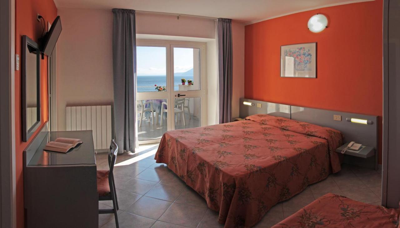 Hotel Villa Ombrosa Portoferraio Quarto foto
